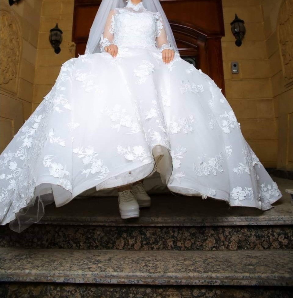 WEDDING DRESS