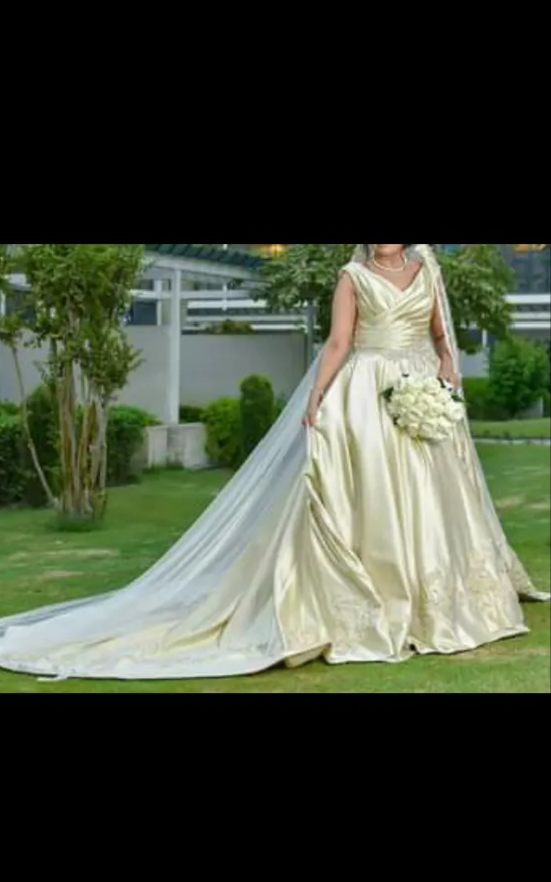 WEDDING DRESS