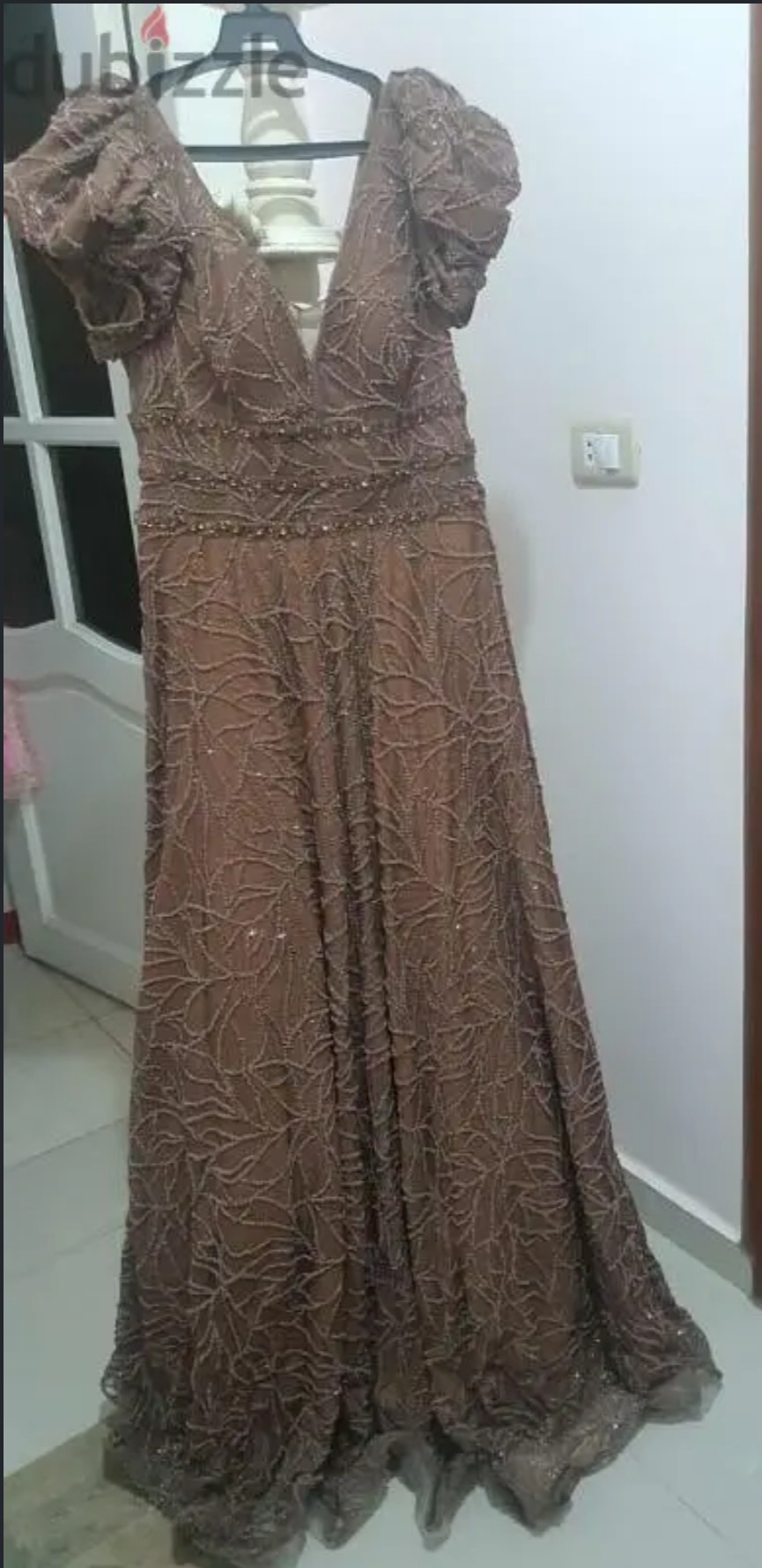 فستان سواريه هاند ميد تركي مطرّز حالة ممتازة واستعمال بسيط