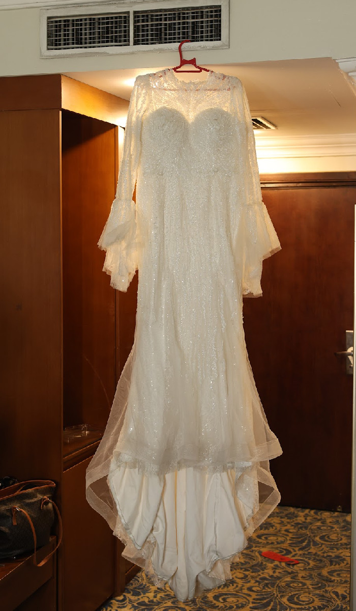 WEDDING DRESS