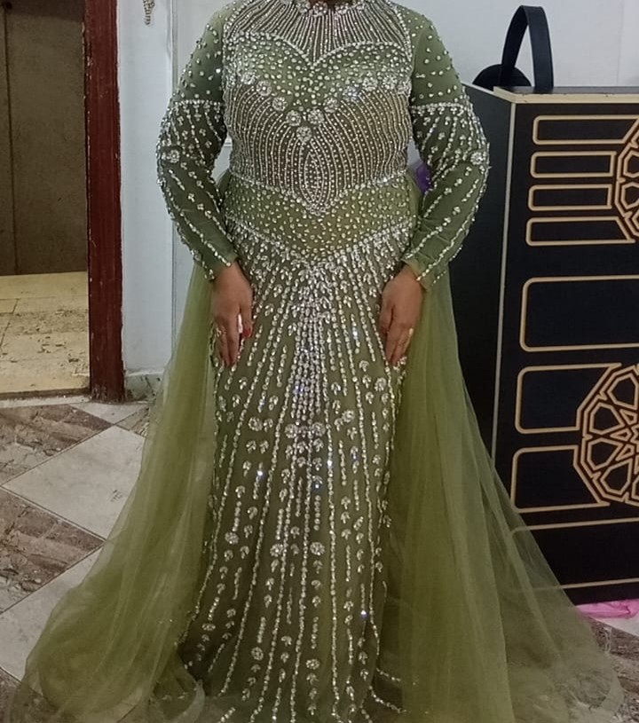 فستان خطوبه أو سواريه